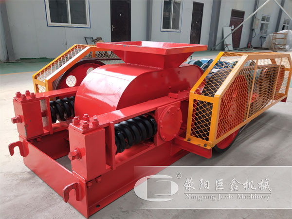  對(duì)輥制沙機(jī)紅色不錯(cuò)